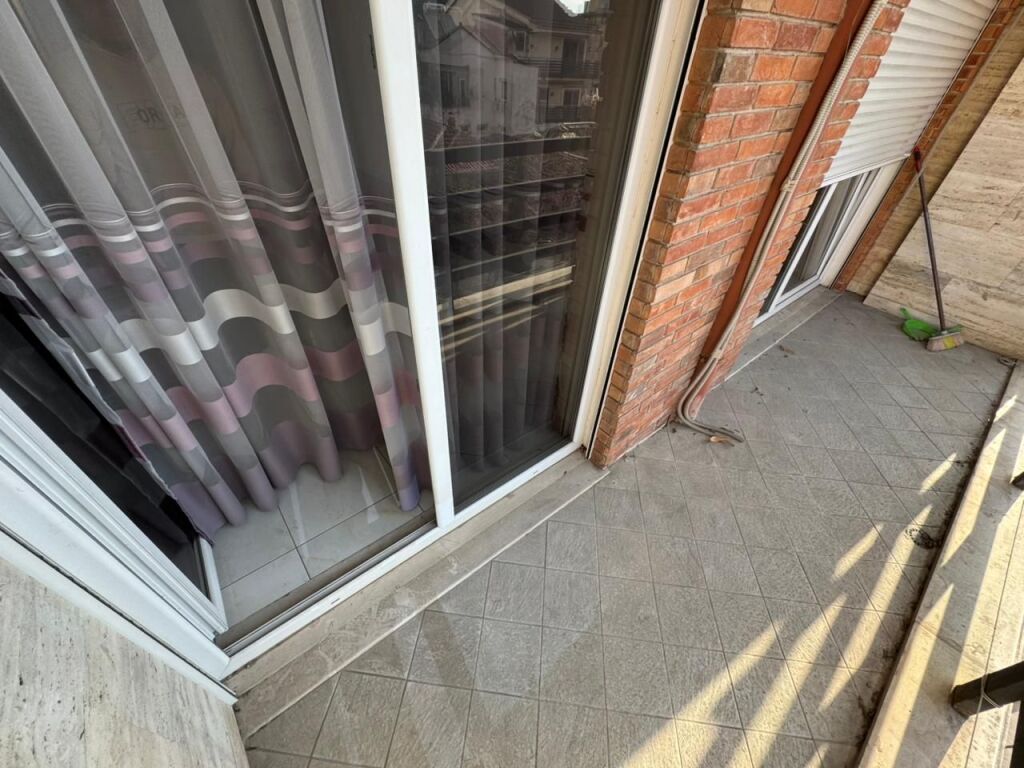 📣 Appartamento 2+1+2 in affitto  📍 Selvia, vicino al Liceo Partizani – Tirana💰 Prezzo: 80.000 lek / mese