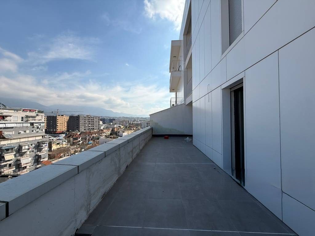 Shesim apartament 2+1+2+Verande , tek Rruga "Hoxha Tasim" ne Xhamllik! 280,000 €