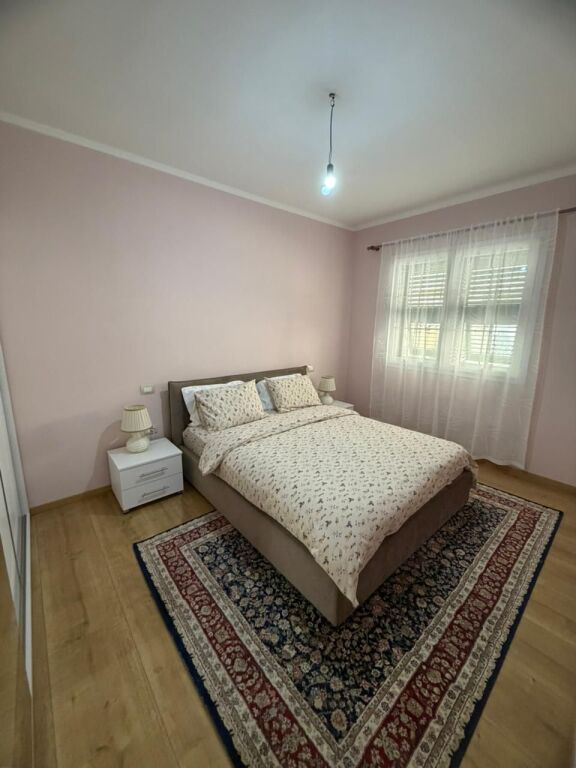 Me qira, Kati i dytë i një shtëpie private, Qendra, Durrës