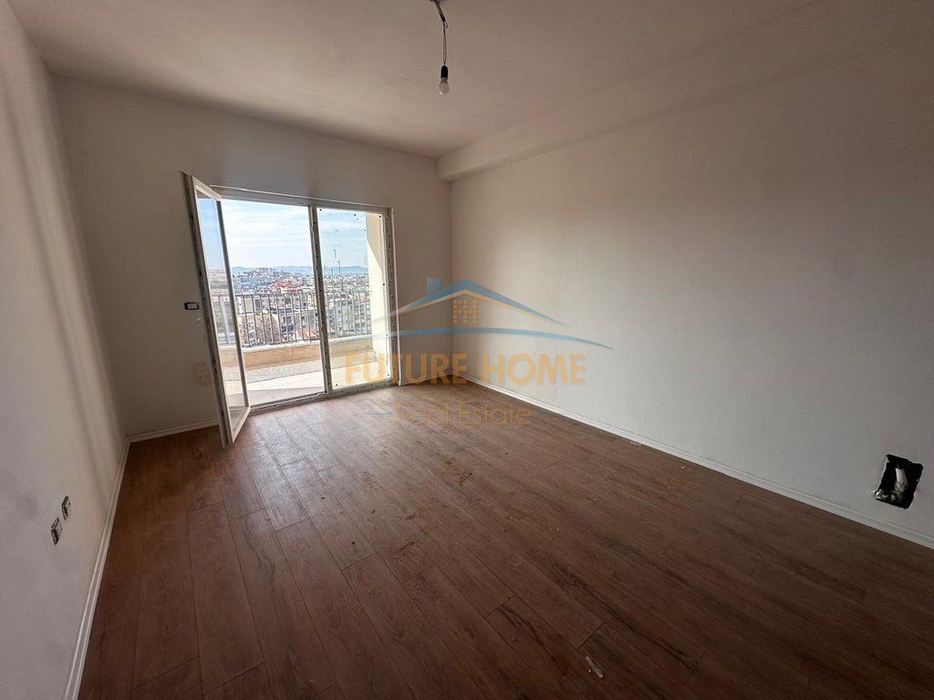 Shitet,Apartament 2+1+2, Kompleksi Aura, Laprake, Tiranë.
