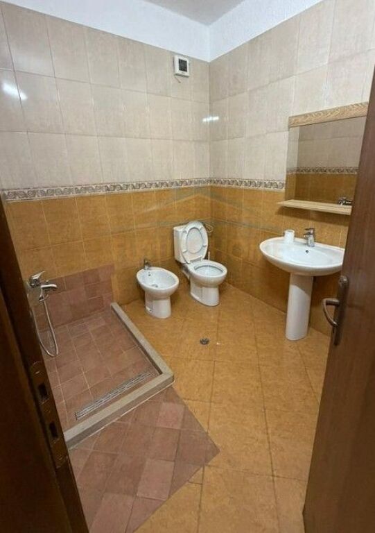 Qera, Apartament 2+1+2, Rruga e Kosovarëve, Tiranë.