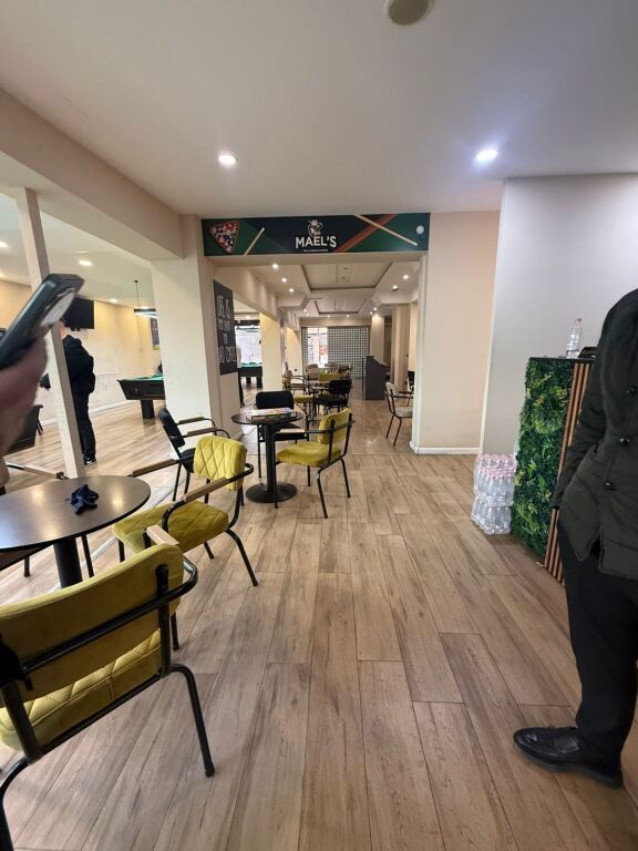 Biznes, Komuna e Parisit!