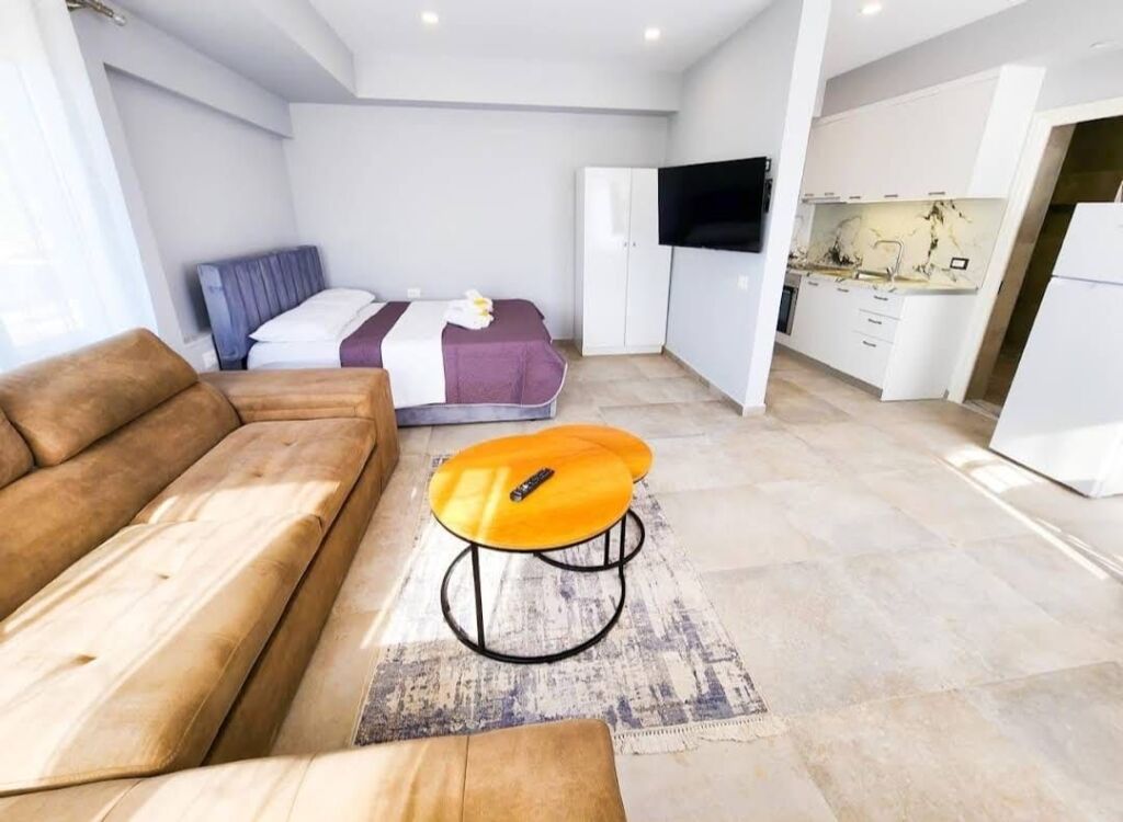 Papafingo me qera,Jordan Misja!