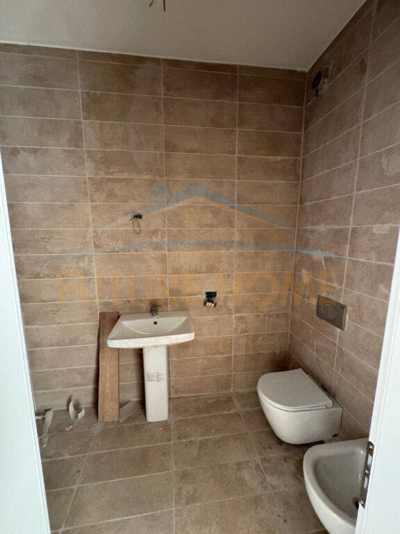 Qera, Apartament 3+1+2 ,Ish Fusha Aviacionit , IBN. 1,000 €,UNA47034