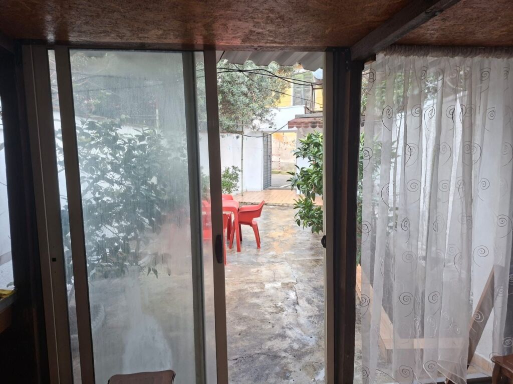 1+1,furnished private entrance,at the barricades center,450 euro