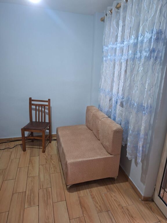 1+1,furnished private entrance,at the barricades center,450 euro