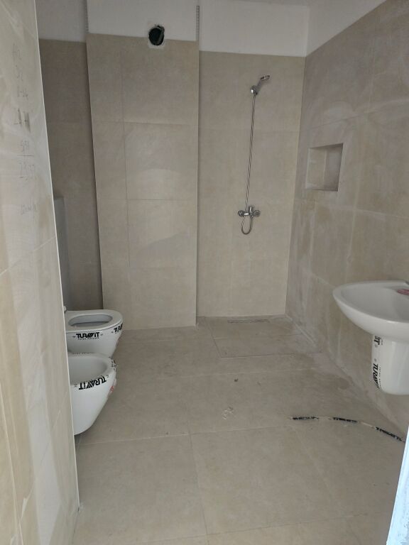 SHITET APARTAMENT 2+1 TE KOMLEKSI AURA,TIRANË