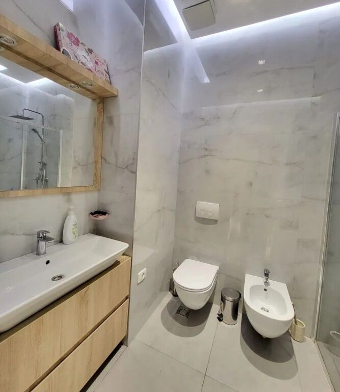 ✨Shitet 1+1 te KOMPLEKSI DELIJORGJI, SIP: 75.6 m² ✨