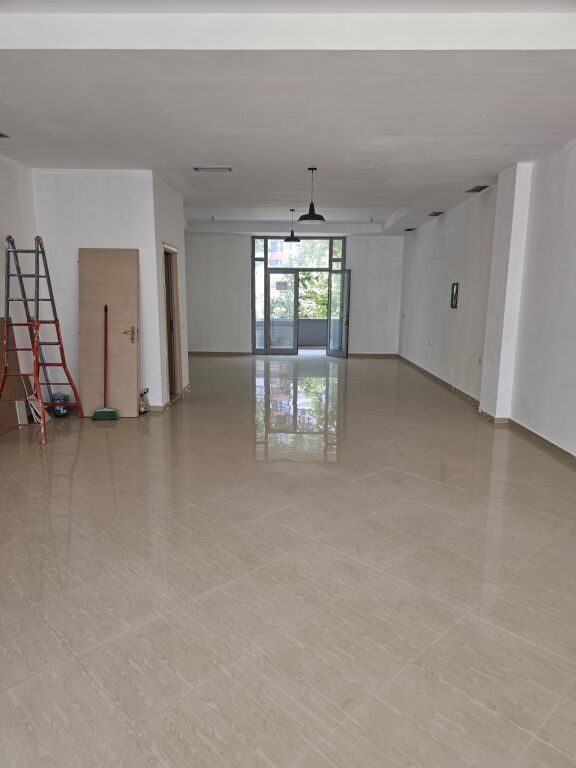 Ambient zyrash me qira prane Delijorgjit!