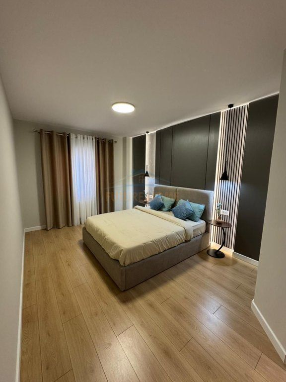 Shitet, Apartament 2+1, Zogu i Zi, Tirane.