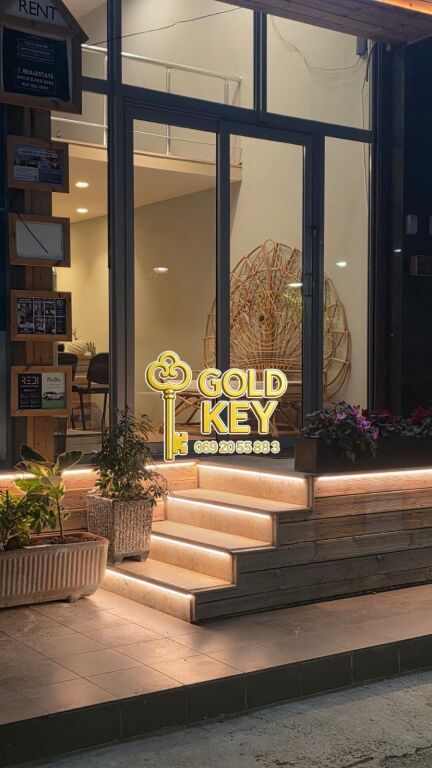 🏢 JEPET ME QIRA AMBIENT KOMERCIAL DUPLEKS NË PLAZH – PRANË PALACE HOTEL 🌊