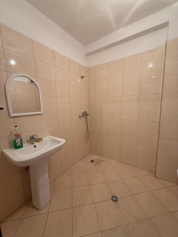 Apartament 1+1 per shitje pas Globe