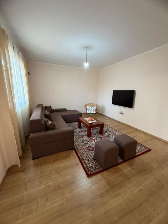 Me qira, Kati i dytë i një shtëpie private, Qendra, Durrës