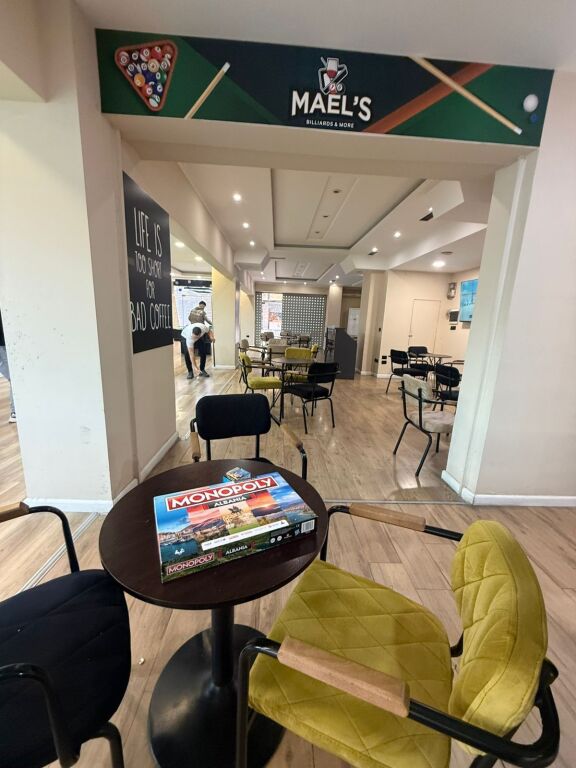 Biznes, Komuna e Parisit!