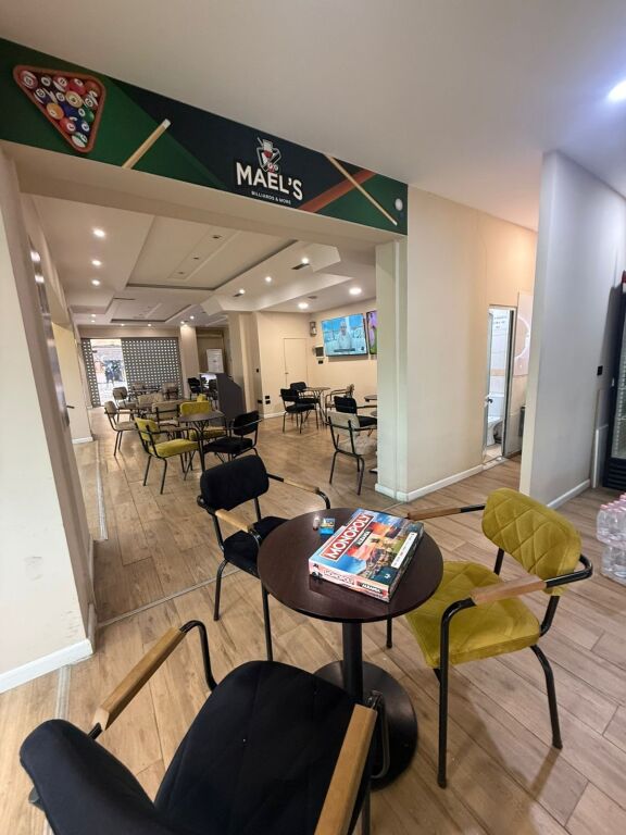 Biznes, Komuna e Parisit!