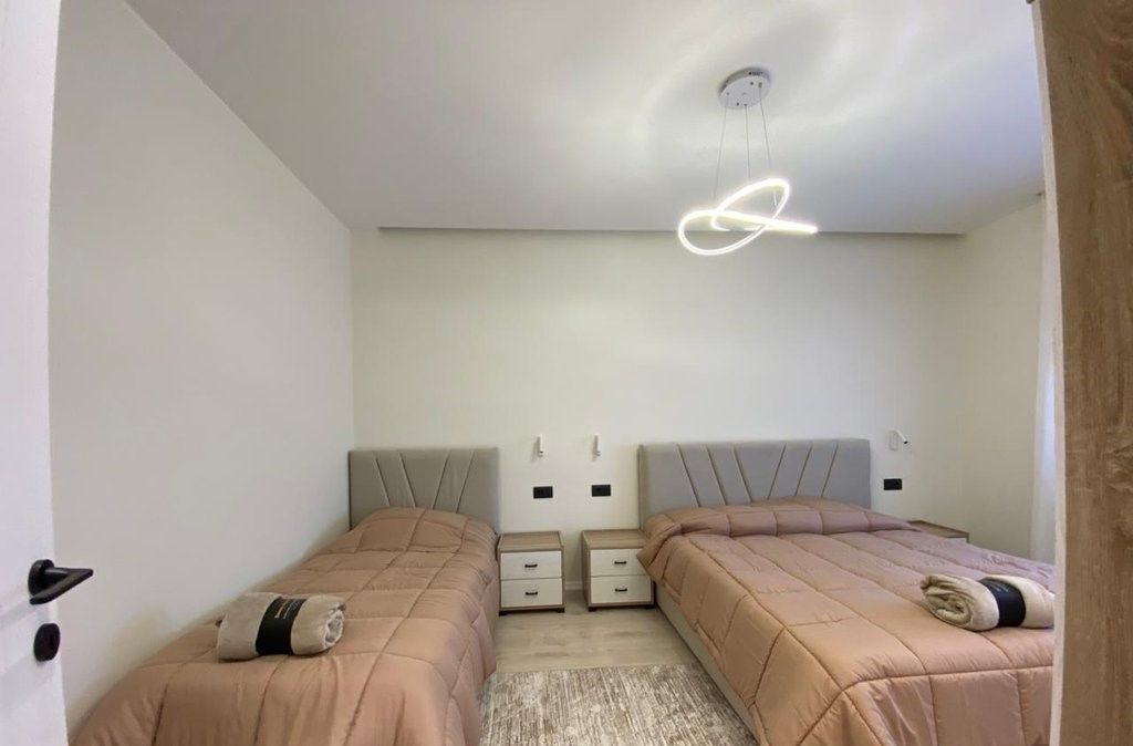 TEK LICEU ARTISTIK JAPIM ME QIRA APARTAMENT MODERN 1+1