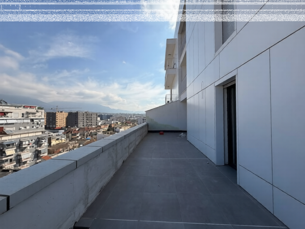 apartament 2+1+2+Verande ne shitje tek Rruga "Hoxha Tasim" ne Xhamllik!