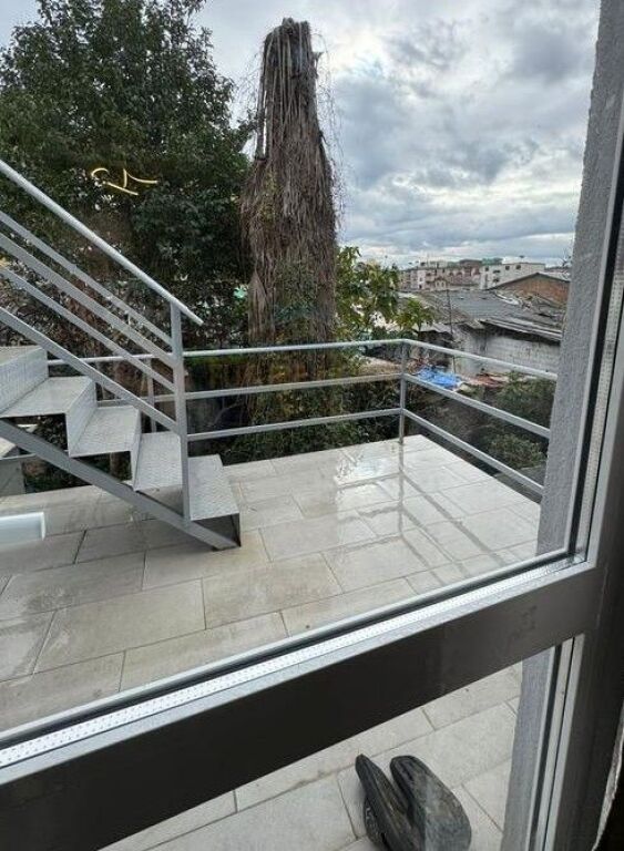 Shitet, Apartament 1+1+ Verande, Kinostudio, Tiranë.