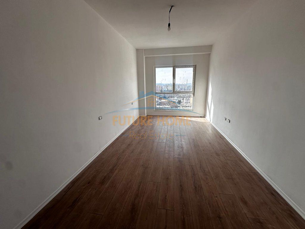 Shitet,Apartament 2+1+2, Kompleksi Aura, Laprake, Tiranë.