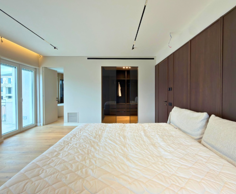 🏡 Vilë Luksoze për Shitje – Rolling Hills 2