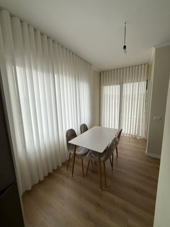 Jepet apartament me qira 1+1 Casa italia