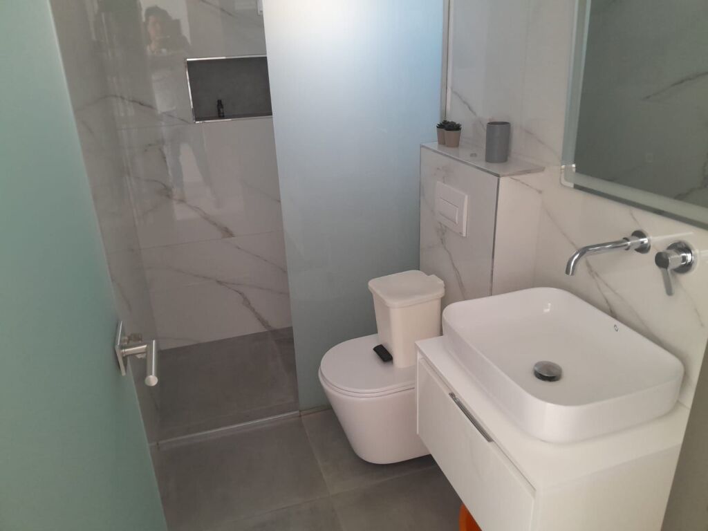 Shitet godine 3 kateshe shume afer me detin