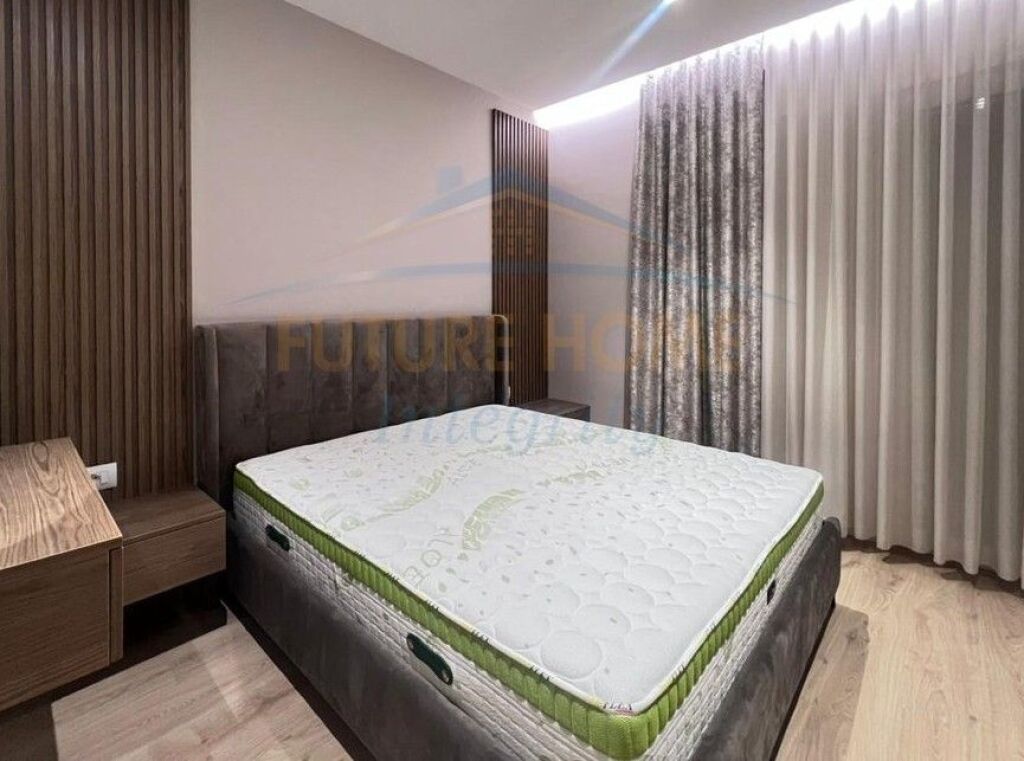 Rent, Apartment 3+1+2+2 Parking spaces, Red School, Tirana.