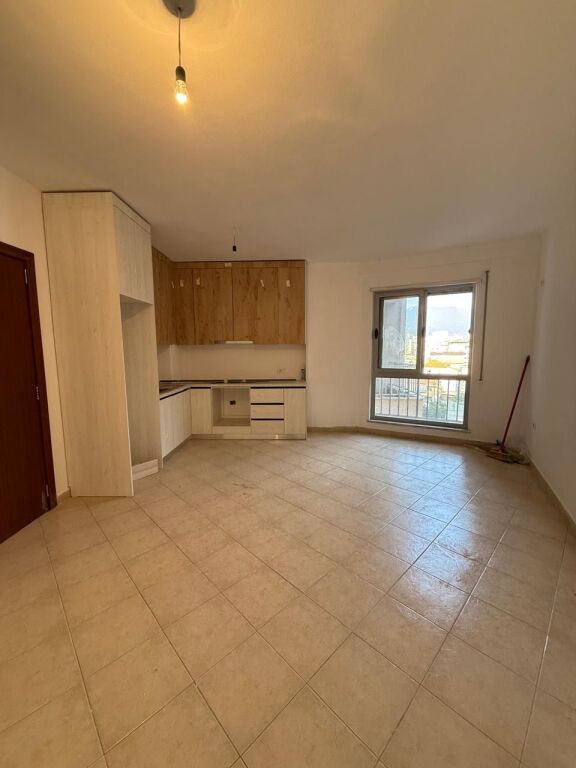 Apartament 1+1 per shitje pas Globe