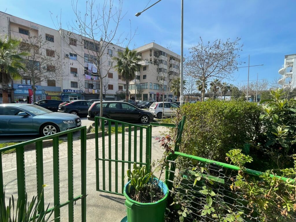 Shitet shtepi private