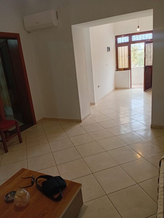 Shtepi private me qera