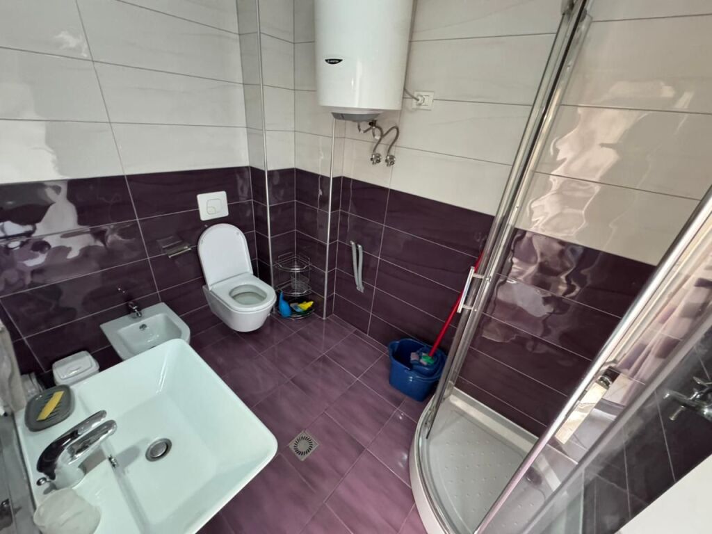 📣 Appartamento 2+1+2 in affitto  📍 Selvia, vicino al Liceo Partizani – Tirana💰 Prezzo: 80.000 lek / mese