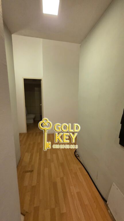 🏢 JEPET ME QIRA AMBIENT KOMERCIAL DUPLEKS NË PLAZH – PRANË PALACE HOTEL 🌊