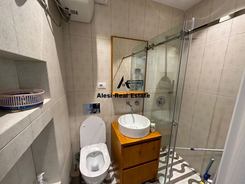 🏢 Jepet me qira apartament 2+1+2 📍 Adresa: Rruga e Kosovarëve – Tiranë💶 Çmimi: 1300 € / muaj