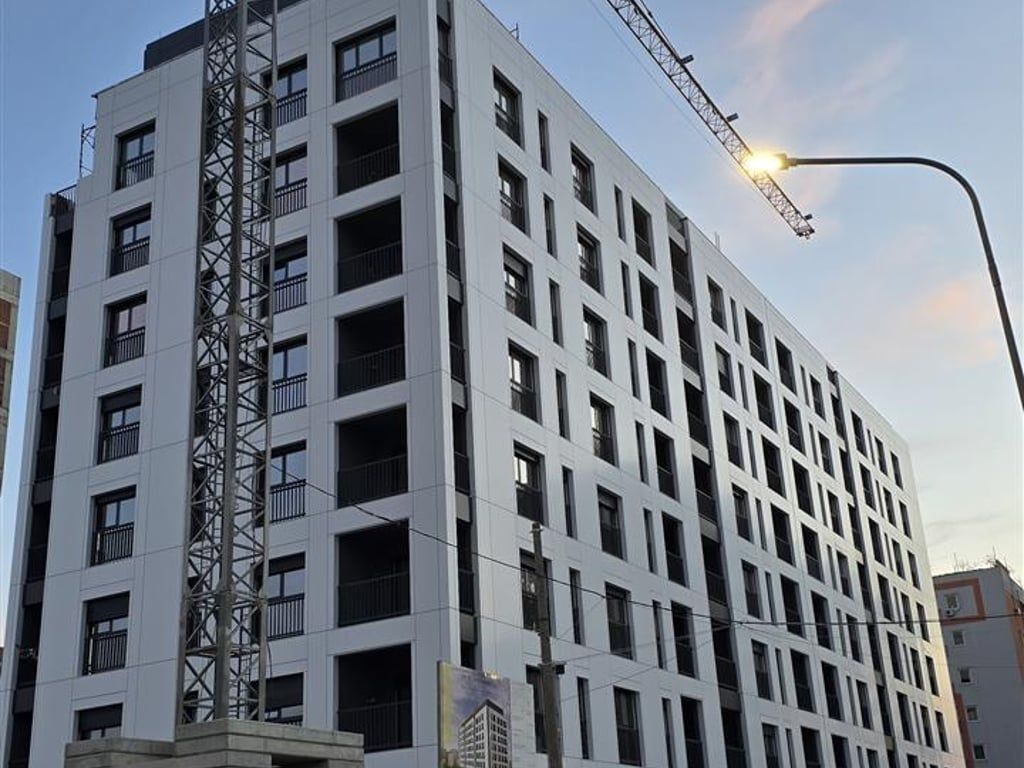 SHITET APARTAMENT 3+1+2 –📍 Bulevardi i Ri (Fillimi), 🏢Rezidenca Elbavo