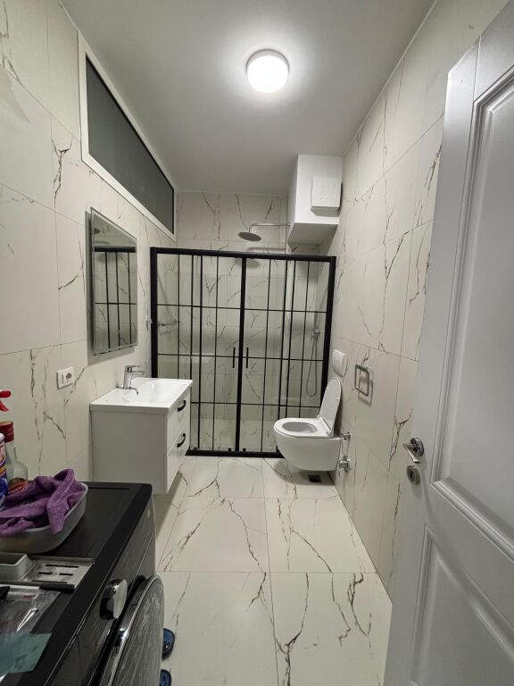 Apartament me qera 2+1+🅿️tek Rruga Durresit prane Coloseut 900€