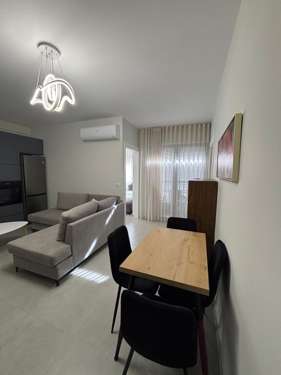 Apartament me qera 2+1+🅿️tek Rruga Durresit prane Coloseut 900€