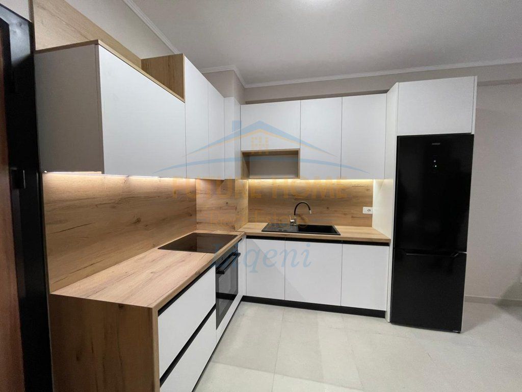 Affitto, Appartamento 1+1+Posto Auto, Complesso Univers City, Tirana.