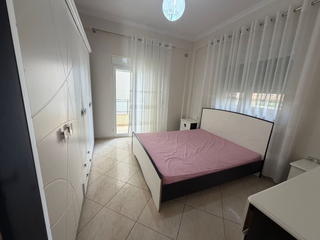 1+1,arredato alle ville americane, via Elbasan, prezzo 400 euro