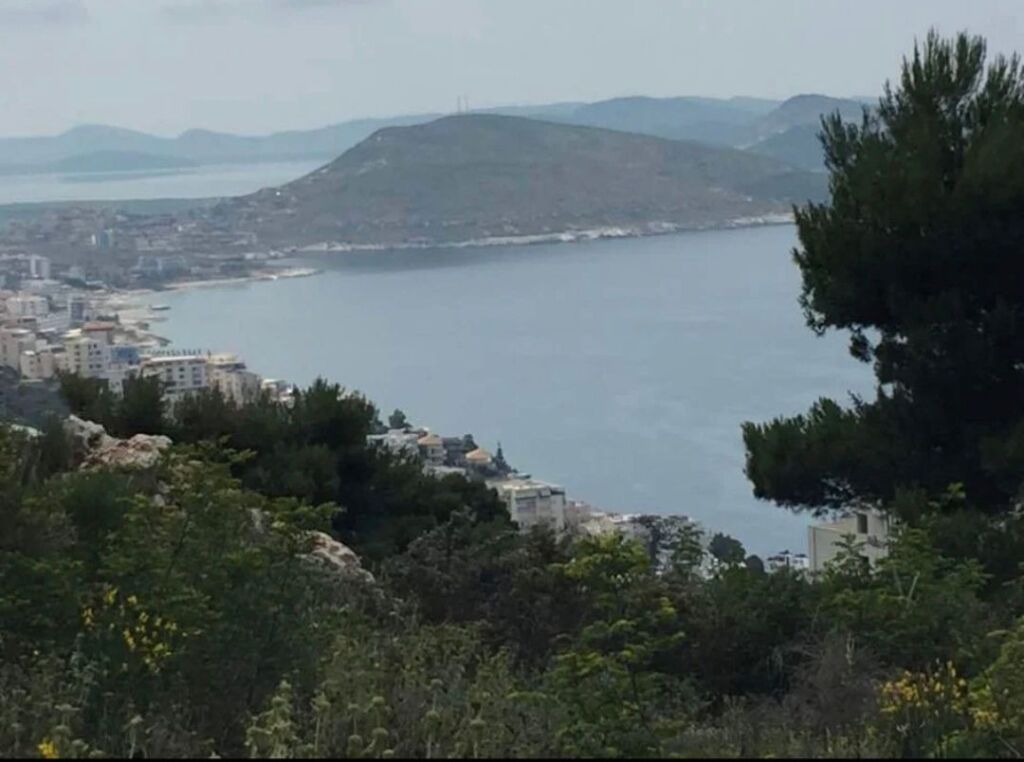 SHITET TRUALL NE SARANDE 440 M2