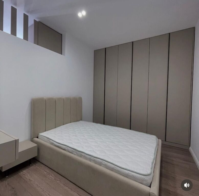 🏡 Jepet me qira apartament 2+1 📐 Sipërfaqe: 75 m² 🏢 Kati 5 🌇 Me pamje nga Ringu  Apartament i organizuar mirë, me ndriçim natyral dhe në një zonë shumë të kërkuar të Tiranës.  💶 Çmimi: 900 € / muaj  