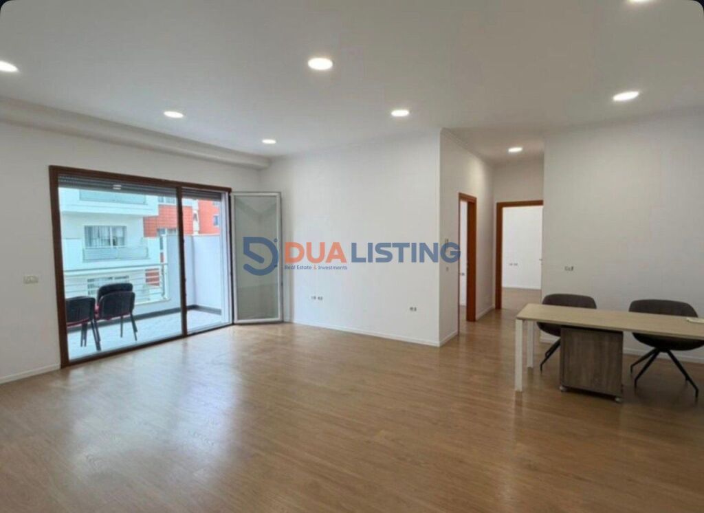 Jepet me qira ambjent per zyra tek hotel Hilton, mundesi per post parkimi !