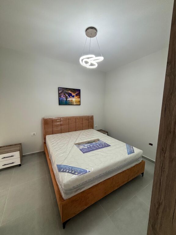 Apartament me qera 2+1+🅿️tek Rruga Durresit prane Coloseut 900€