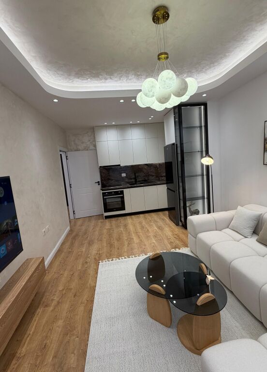 Shitet Apartament 1+1