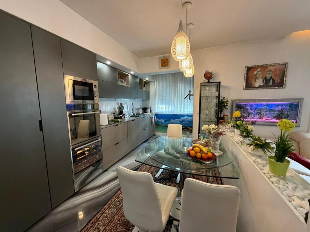 Shitet Super Apartament 3+1+2 + Garazh