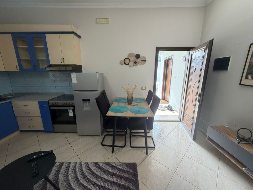 Affittasi 1+1 alle ville tedesche al 2° piano Godine private 400 eu