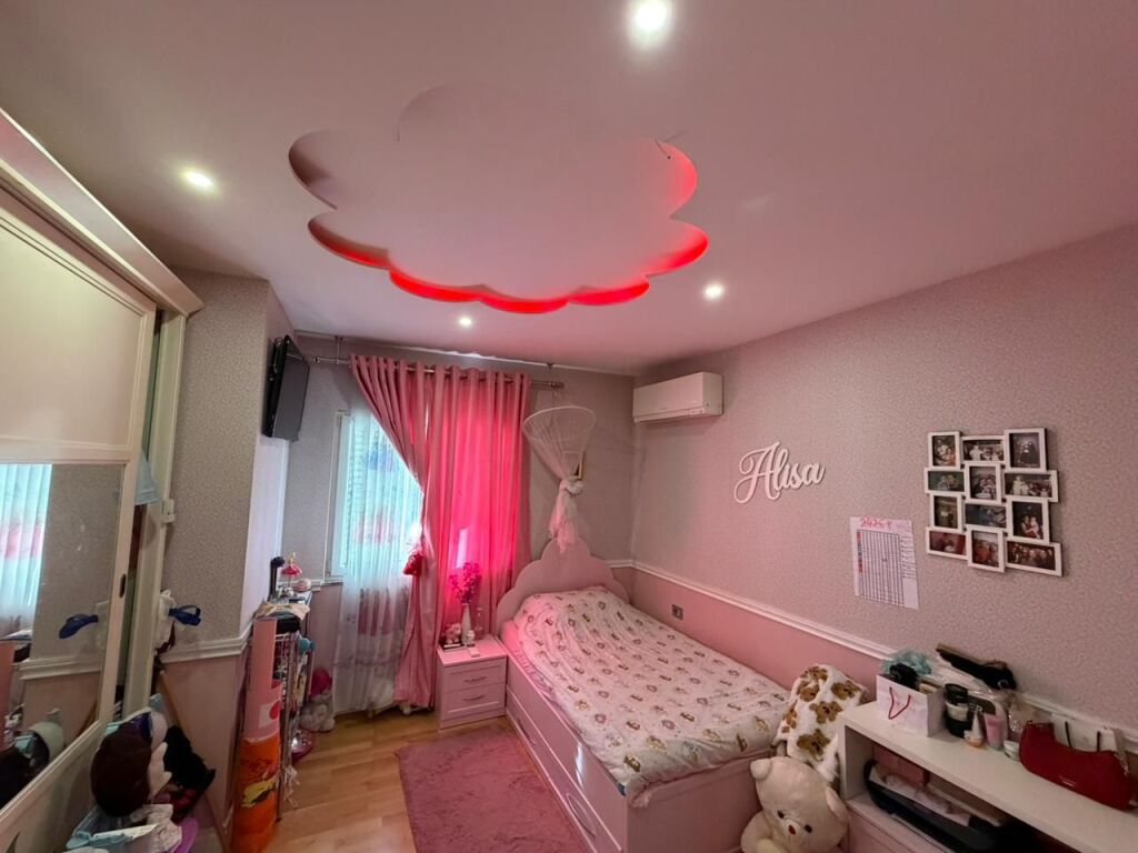 Shitet Super Apartament 3+1+2 + Garazh