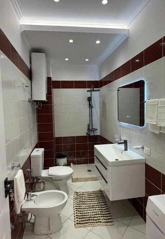 Shitet Apartament 1+1