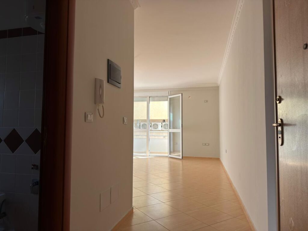 Opportunity Te kalaja 1+1 with garage 120,000