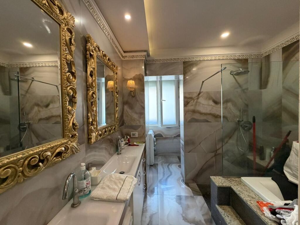 Shitet Super Apartament 3+1+2 + Garazh