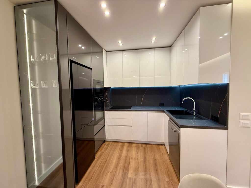 Pazari i ri 2+1+1 IN AFFITTO